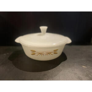 Vintage Fire-King Golden Wheat #447 Round Milk Glass 1.5qt Lidded Casserole Dish